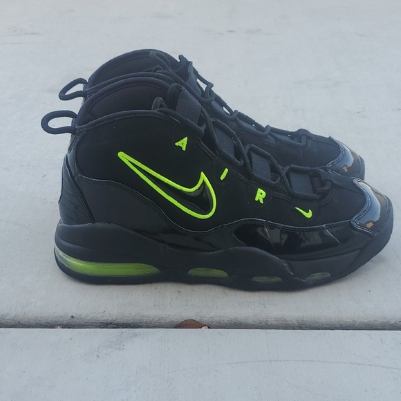 nike uptempo 95 volt